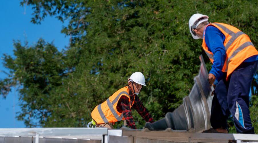Expert top industrial roofings services in Artesia Wells, TX
